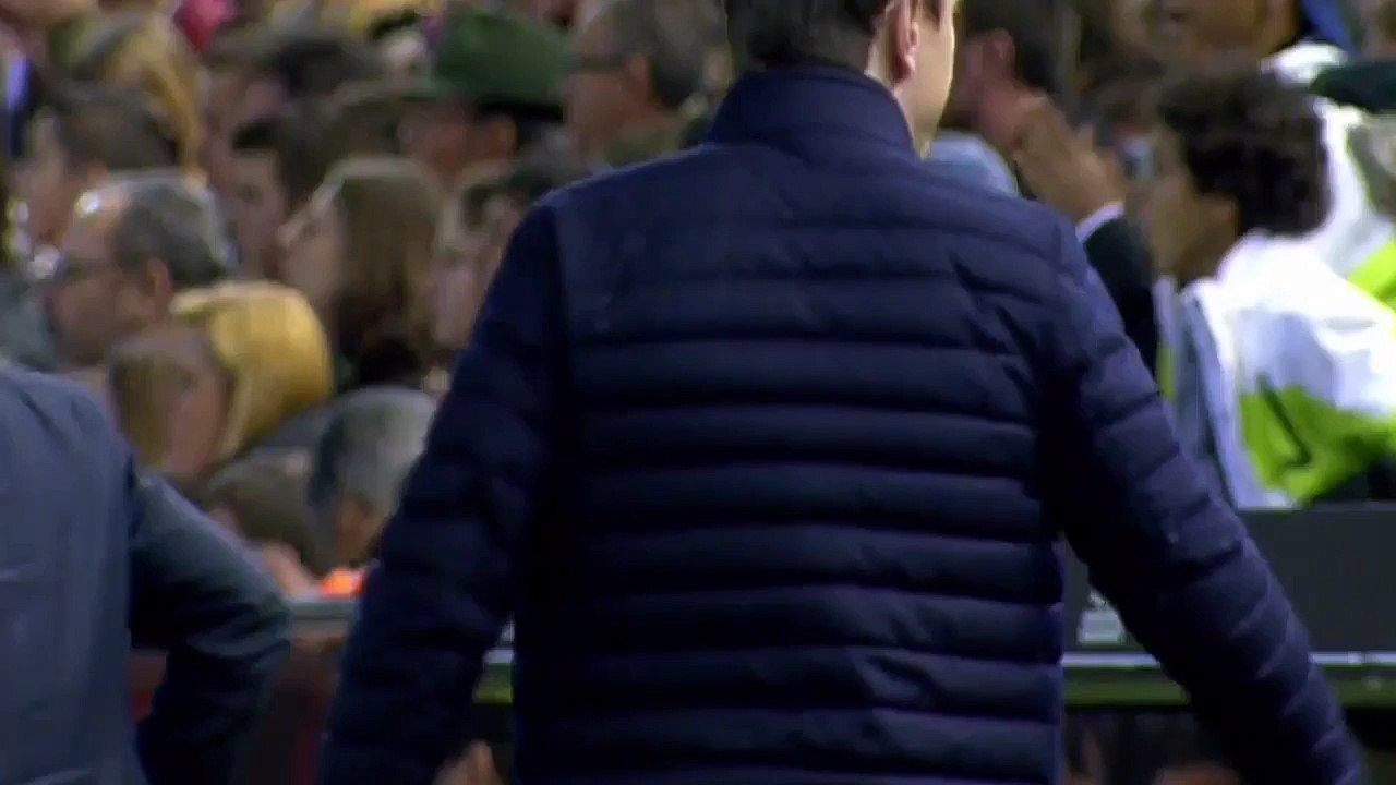 Les fans de Valence scandent "Valbuena ! Valbuena !" à la sortie de Karim Benzema