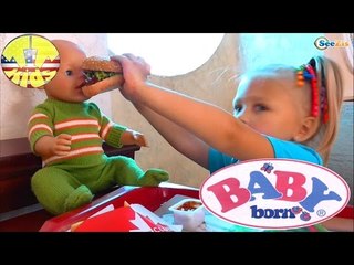 ✔ Baby Born with Yaroslava eating hamburger in cafe. Delicious / Video for children ✔