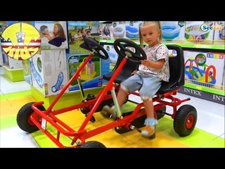 ✔ Alive Doll. Little girl Yaroslava go to the toy store! Shopping / Video for kids / VLOG ✔