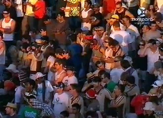 Chris Gayle Destroyed Daniel Vettori with 25 runs in a single over including consecutive sixes