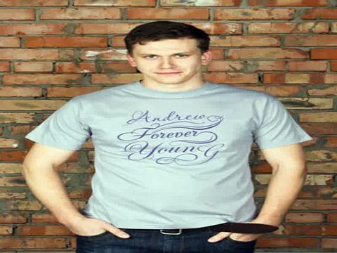 Лучший подарок на день рождения - Футболка мужская с вашим текстом Forever young в г. Самара