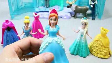 Đồ chơi thay đồ cho búp bê công chúa Elsa và Anna cho bé chơi rất vui (2)