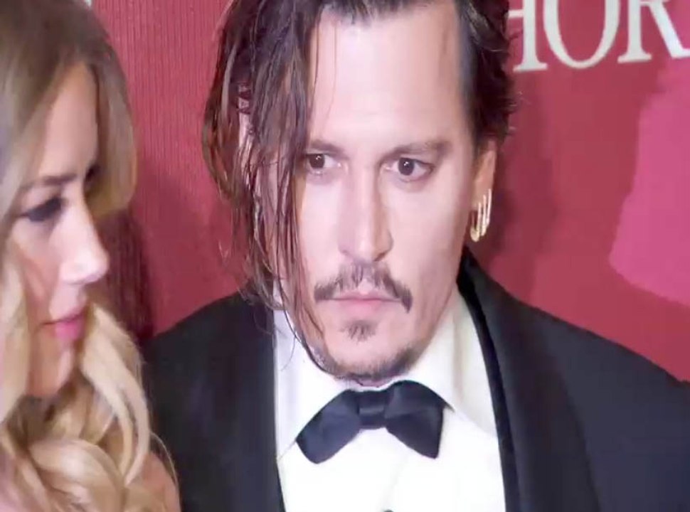 Exclu Vidéo : Johnny Depp : Il commence l’année avec une récompense mais semble fatigué ...