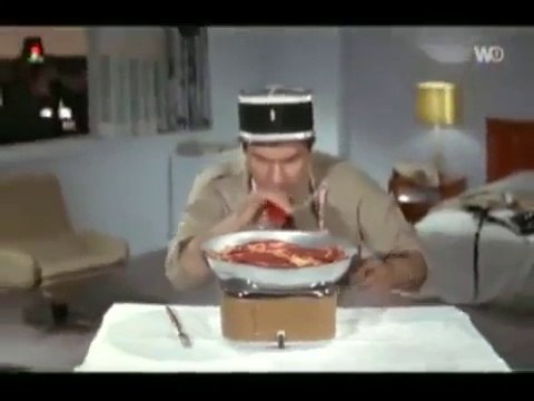 Michel Galabru dans Le Gendarme à Saint-Tropez : quand l'adjudant Jérôme Gerber cuisine une entrecôte