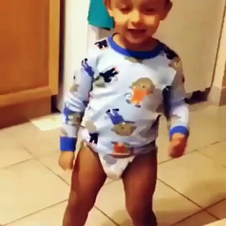 Funny Baby Dancing Suavemente in Diapers HILARIOUS