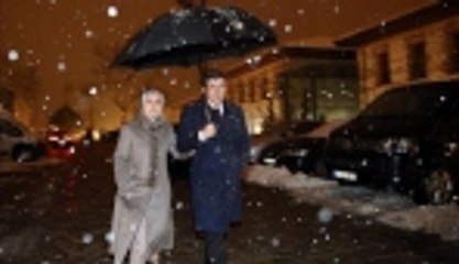 Davutoğlu eşiyle Beşiktaş'ta yürüdü