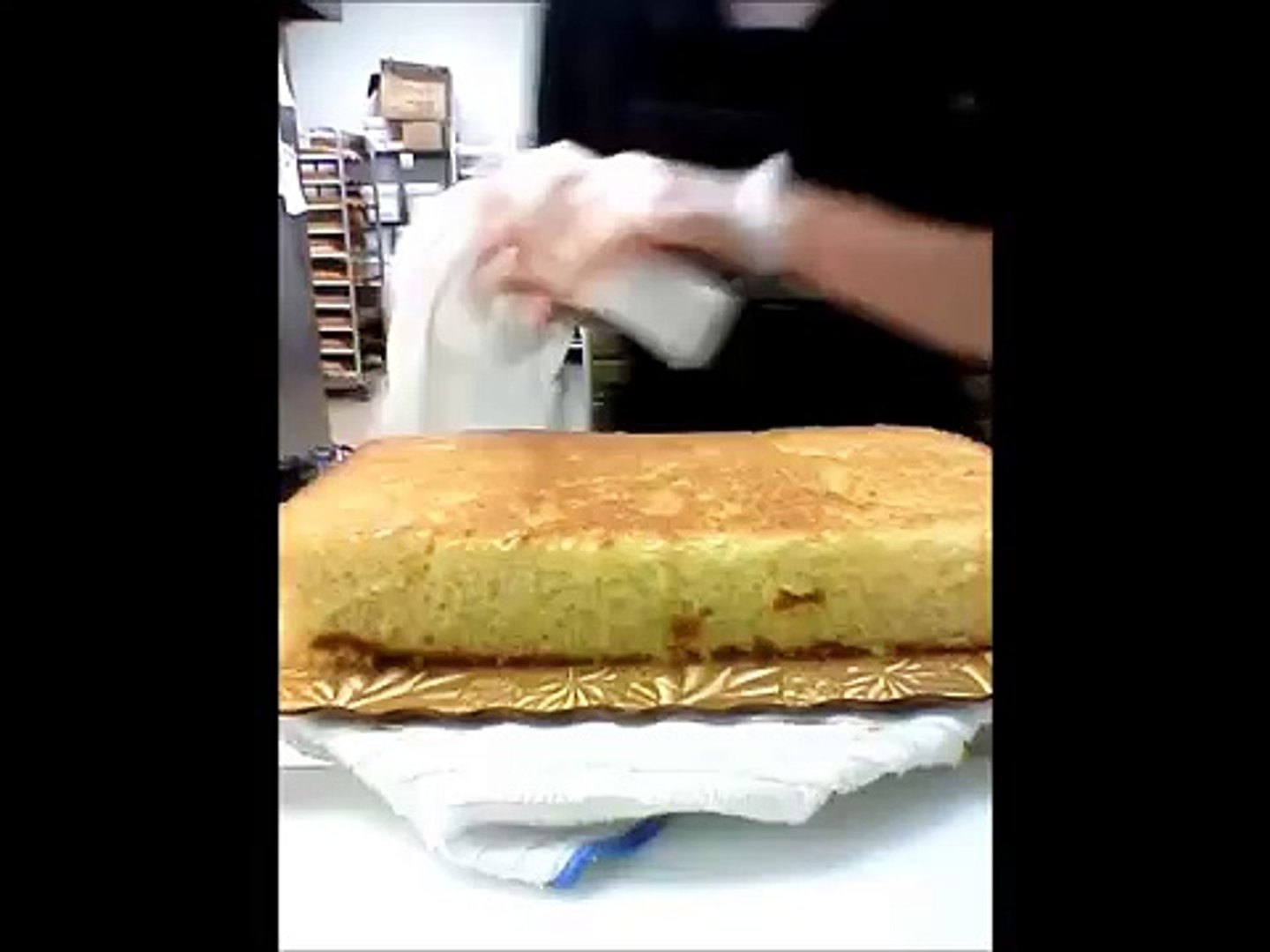 Buzz La Recette Du Gateau Qui Change De Couleurs Enfin Devoilee Color Changing Cake Tutorial Video Dailymotion