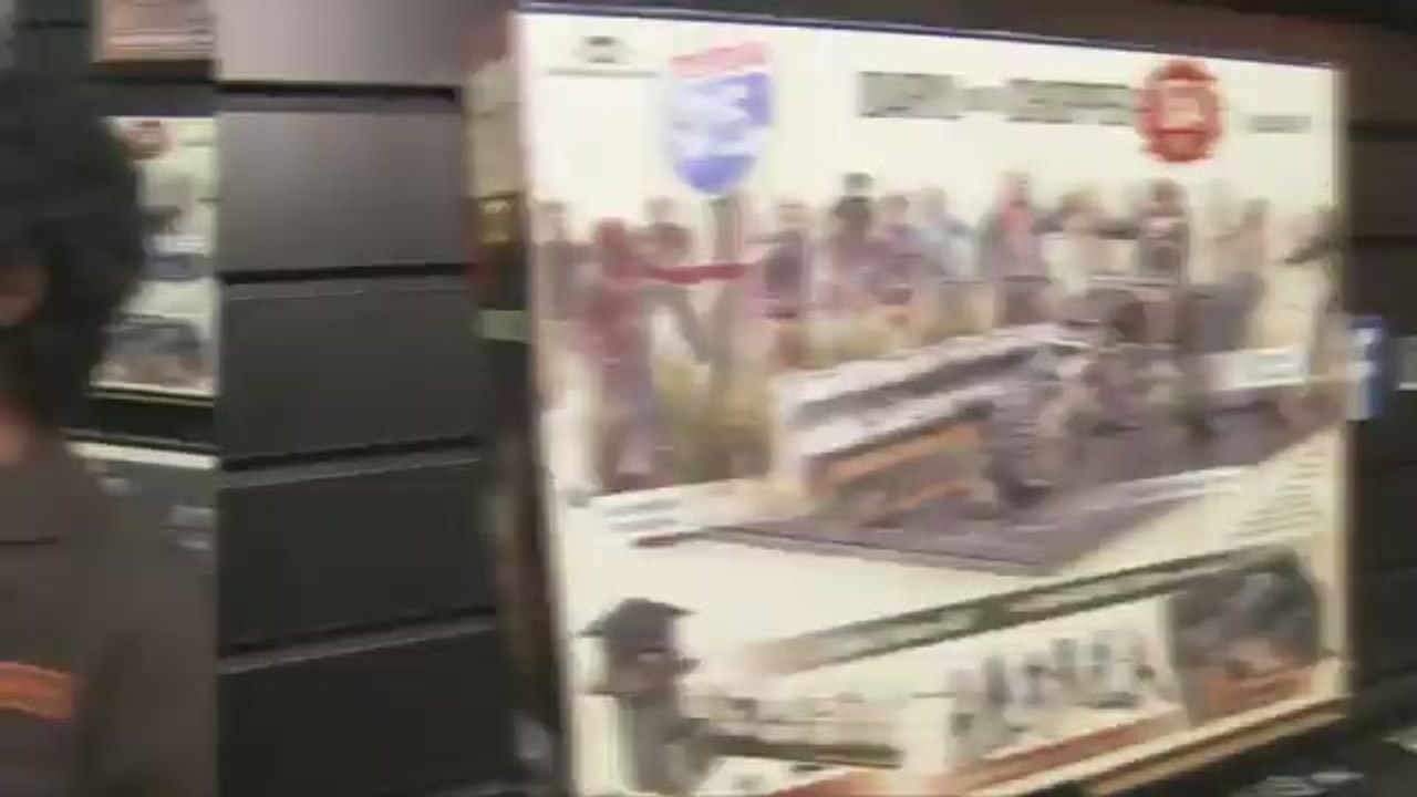 Building Sets with Todd McFarlane