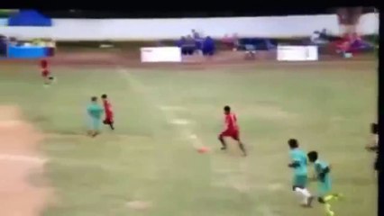 Olay Yerine Uçan Tekmeyle Gelen Futbolcu