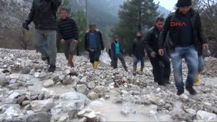 Fethiye Sel Mahalle Yolunu Ulaşıma Kapattı