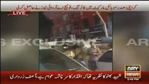 Exclusive Footage Of Guards Straight Firing In Karachi's Saddar Mobile Market