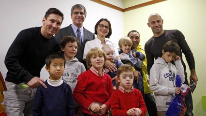 FC Barcelona players put smiles on faces in local hospitals