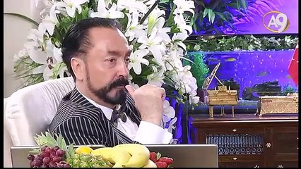 Komünistler komünizm ilerlerken halk gelen tehlikeyi görmezden gelir diyor bu oyunu bozalım.