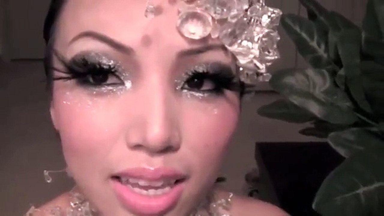 Glitter Attack ....Dramatic Make-up Tutorial !!!
