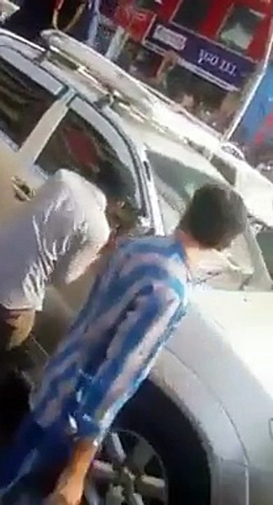 See What People of Karachi Did with VIP People when they Killed a Innocent Guy