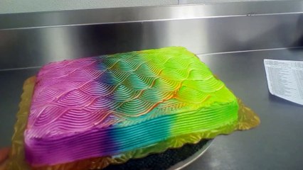 Un gâteau change de couleurs