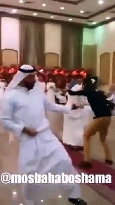 Funny Arab dance..ha ha ha