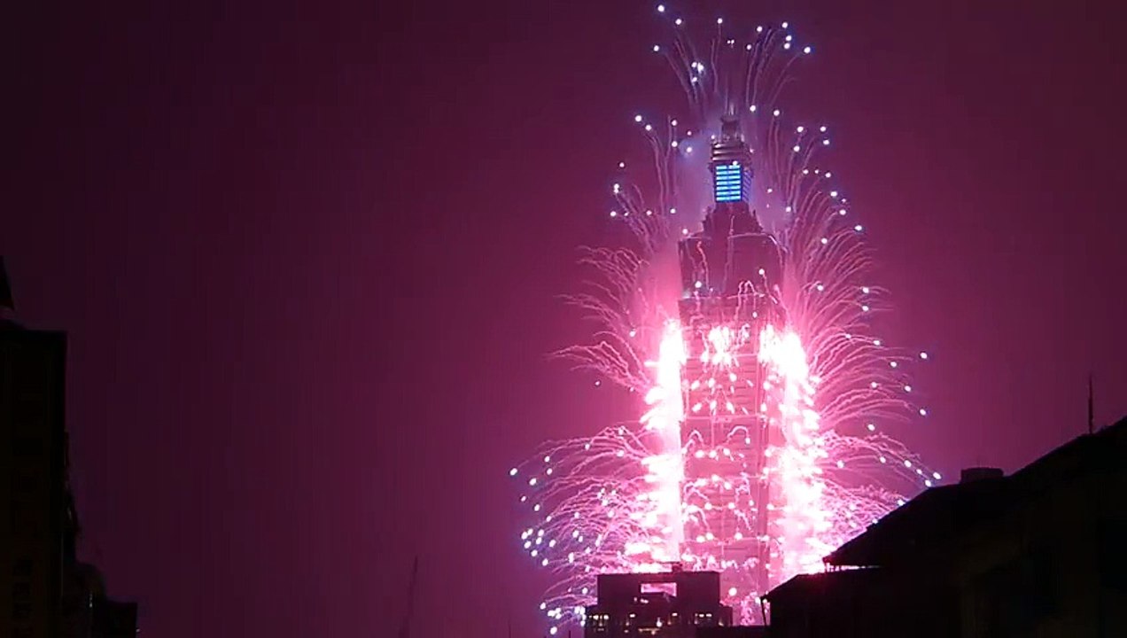2016 Taipei 101 New Year Fireworks 2016年台北101跨年煙火 Taiwan New Year's Eve NYE