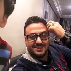 رشيد العلالي رفقة أطفاله من داخل منزله