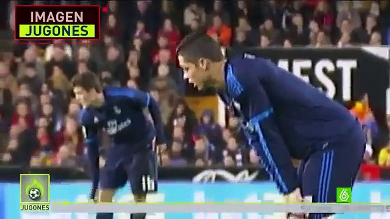 Tremendo enfado de Karim Benzema con Rafa Benítez tras ser cambiado ante Valencia