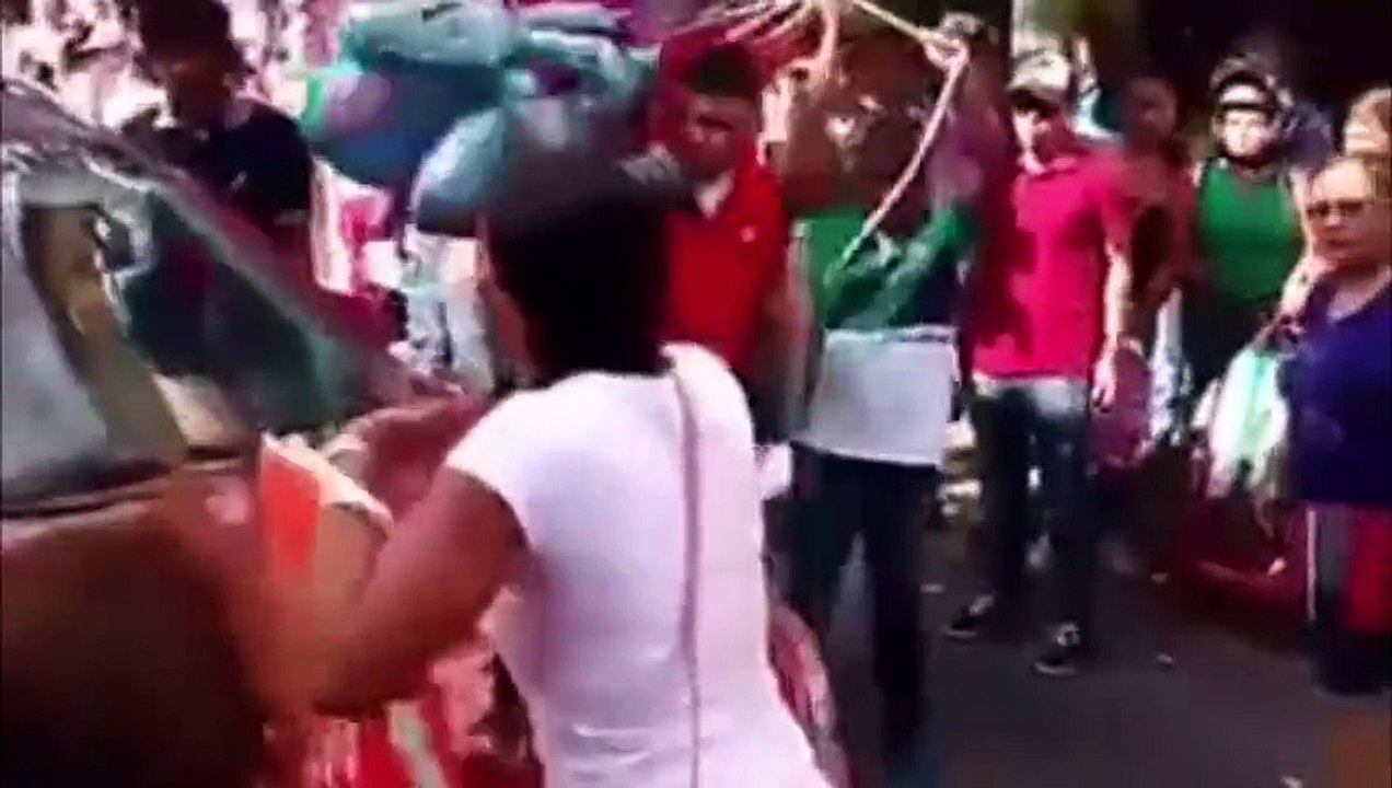 Una mujer descubre a su esposo con su supuesta amante y se hace viral