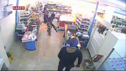 Marketi yağmalayıp yaktılar!