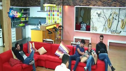 ستار أكاديمي إهاب يجد الفلاشة اللي فيها أغانيه ويشغلها للطلاب في الصالة 03_12_ 2015