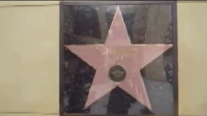 إسم مسلم هو الاسم الوحيد المرفوع عن الارض في شارع المشاهير في هوليوود