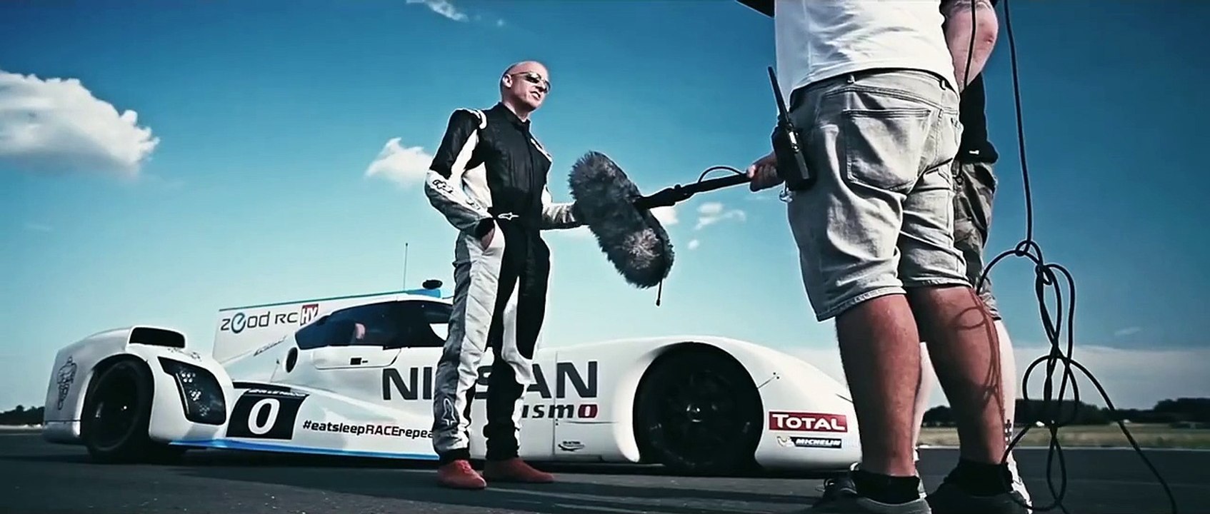 Driving Nissan’s 750bhp hybrid Le Mans dart shaped racer – Top Gear iPhone and iPad Magazi