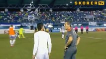 Oyundan çıktı, teknik direktörün boğazına yapıştı | Futbolda kavga