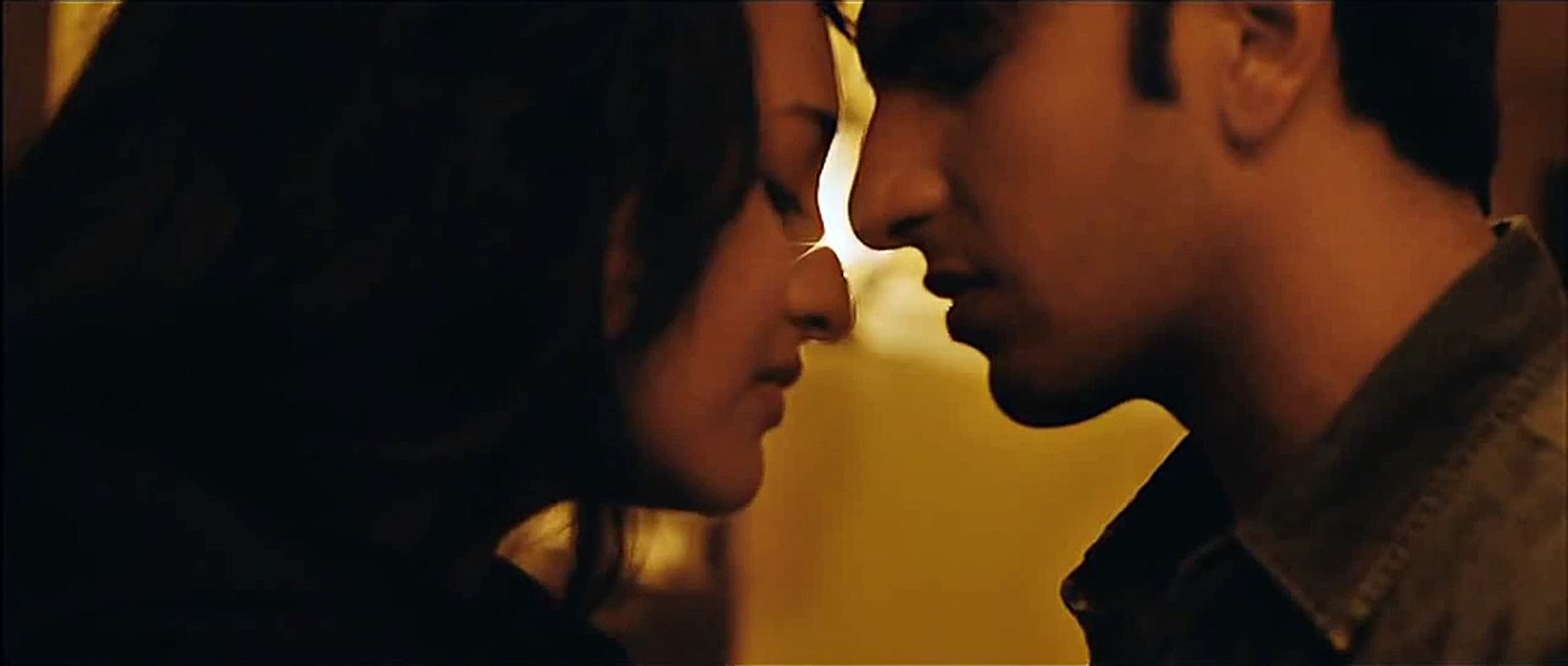 Very hot scene of Sonakshi Sinha and Ranveer singh from lootera movie ...