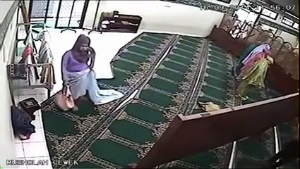 A Woman Caught on Camera While Doing Shameful Activities in Mosque