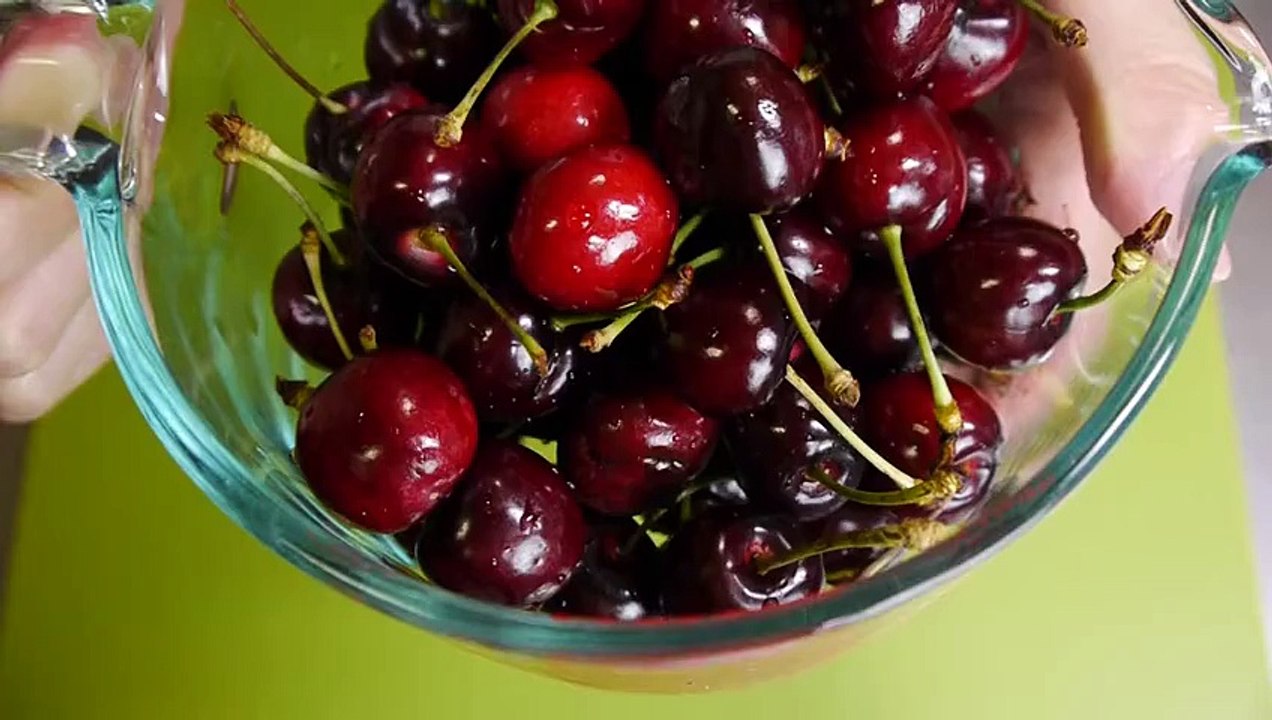 Cherry Brandy or Brandy Cherries チェリーブランデー あるいは ブランデーチェリー
