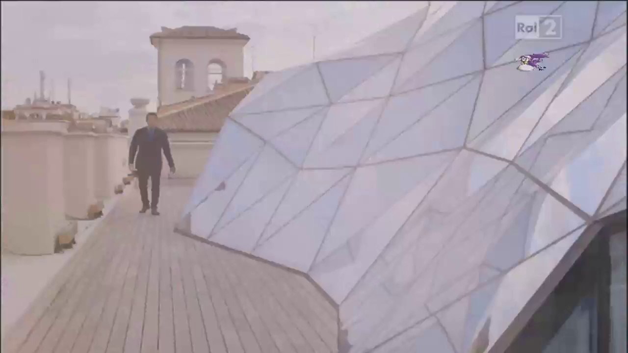 Flavio Insinna introduce la terza puntata di Boss in Incognito 3