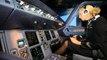 Une hotesse de l'air russe essaie de poser un Airbus A320 sur un simulateur de vol