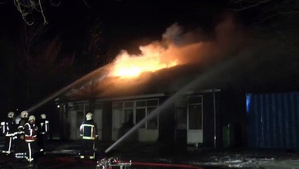 De jeugdsoos in Wehe-den Hoorn brandt af - RTV Noord