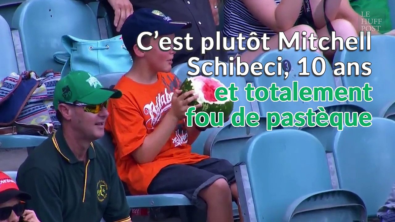 Ce petit garçon et sa pastèque ont fasciné les réseaux sociaux