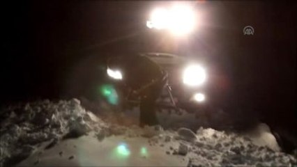 Yollarda Mahsur Kalan Vatandaşlar Belediye Ekiplerince Kurtarıldı