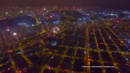 Les milliers de feux d'artifice du Nouvel An vu du ciel
