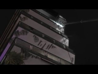 Napoli - Capodanno, balcone in fiamme a causa di un razzo -live- (01.01.16)