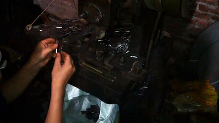 Furniture Hardware, Furniture Fittings and Cabinet Hardware -China: Inside Door Clamps / Production 5