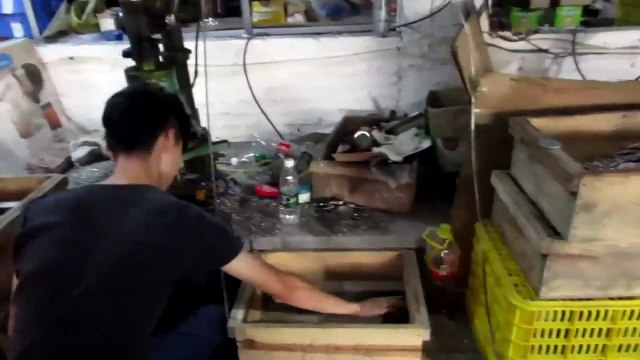 Furniture Hardware, Furniture Fittings and Cabinet Hardware -China: Inside Door Clamps / Production 6