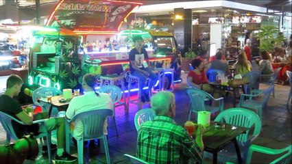 Walk shopping in pattaya Night