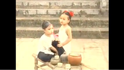 Cháu yêu bà lắm. Tóc bà trắng bà trắng như mây