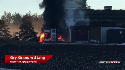 Tesla Model S Pega Fogo Em Estação De Carga!