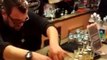 Un barman ultra talentueux tente un trick cocktail très périlleux!