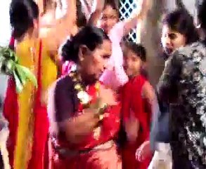 Old Lady Dance in Indian Wedding Very Funny