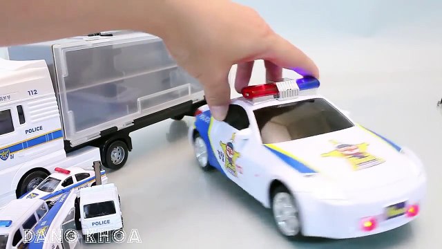 Đồ chơi xe ô tô cảnh sát may bay và rất nhiều ôtô khác cho bé xem