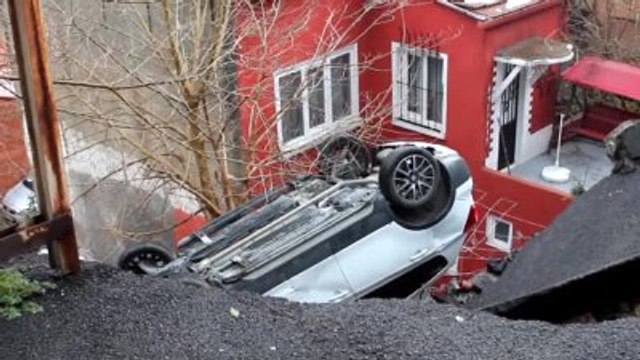 Üsküdar'da İstinat Duvarı Çöktü