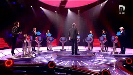 Morandini Zap : Evelyne Thomas se met à chanter du Fergie sur le plateau du Maillon Faible